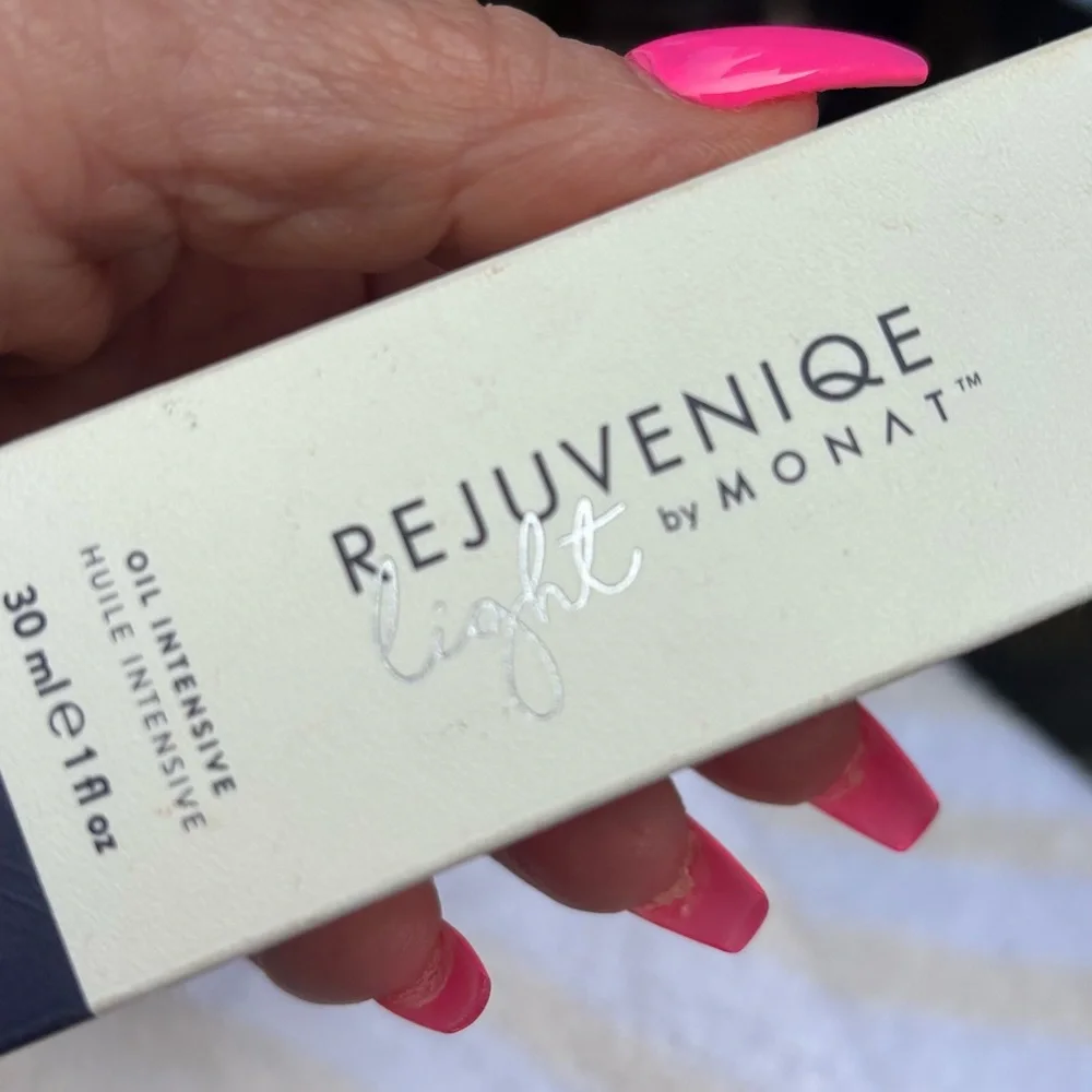 Monat Rejuveniqe “Light” Oil Intensive